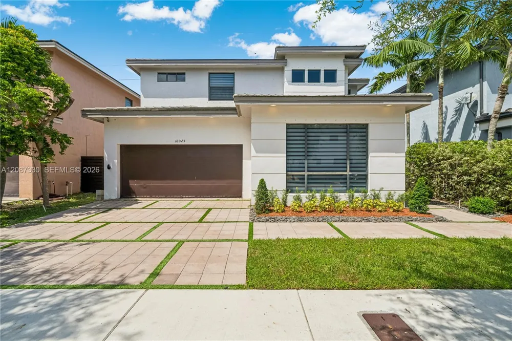 16025 SW 136th Ter Miami, FL 33196