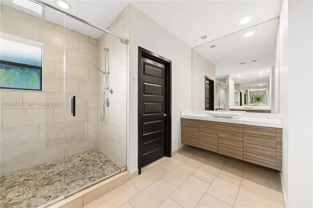 16025 SW 136th Ter Miami, FL 33196