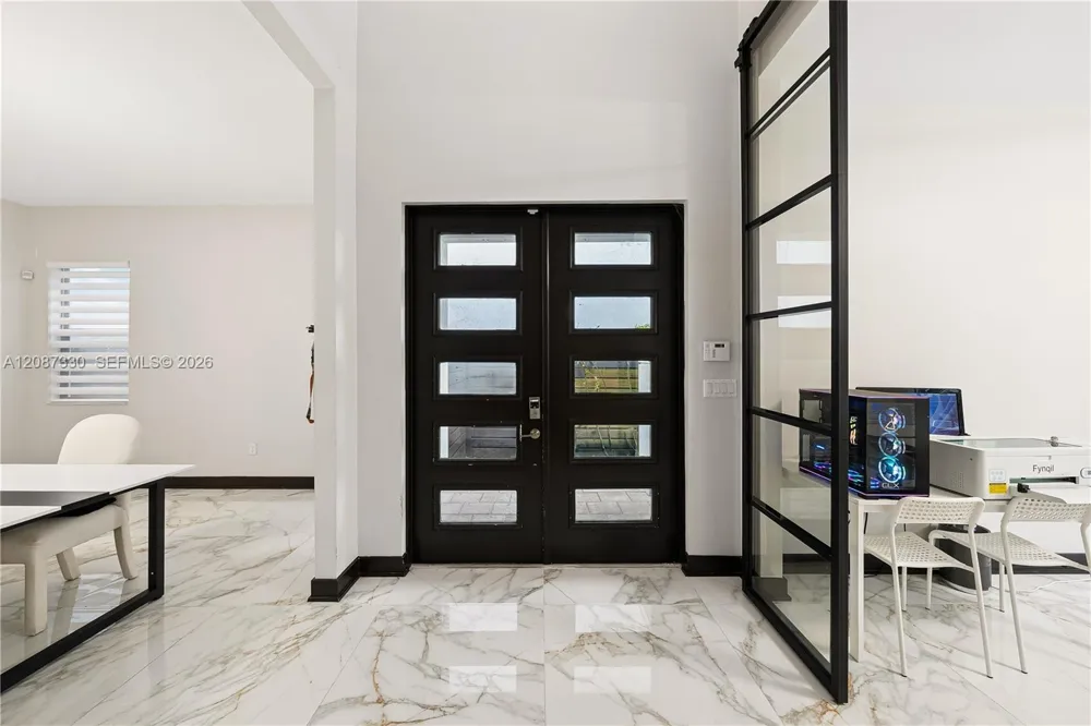 16025 SW 136th Ter Miami, FL 33196
