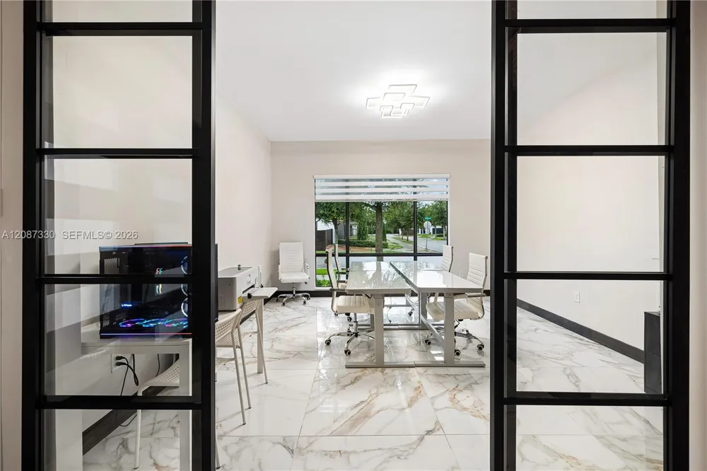 16025 SW 136th Ter Miami, FL 33196