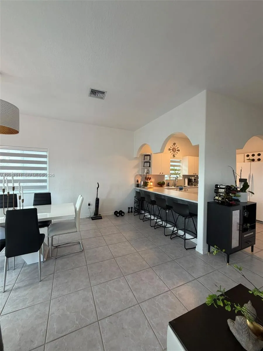 16104 SW 55th Ter Miami, FL 33185