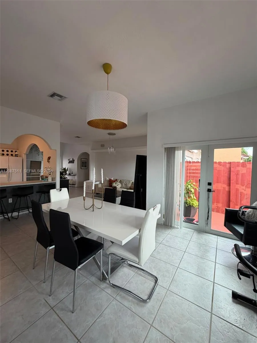 16104 SW 55th Ter Miami, FL 33185