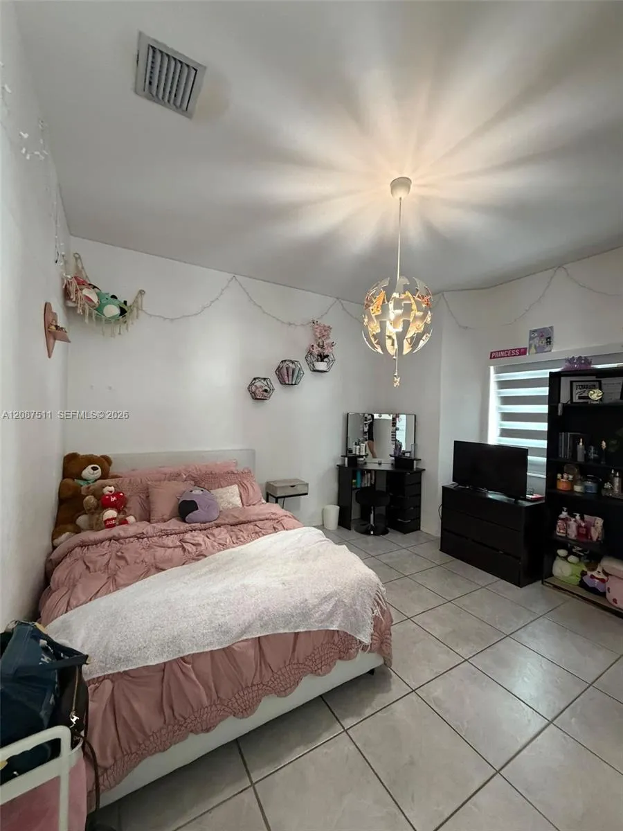 16104 SW 55th Ter Miami, FL 33185