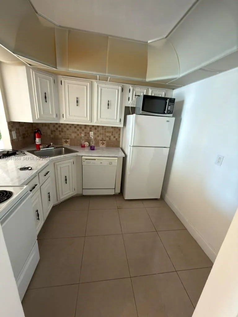 501 Three Islands Blvd #514 Hallandale Beach, FL 33009