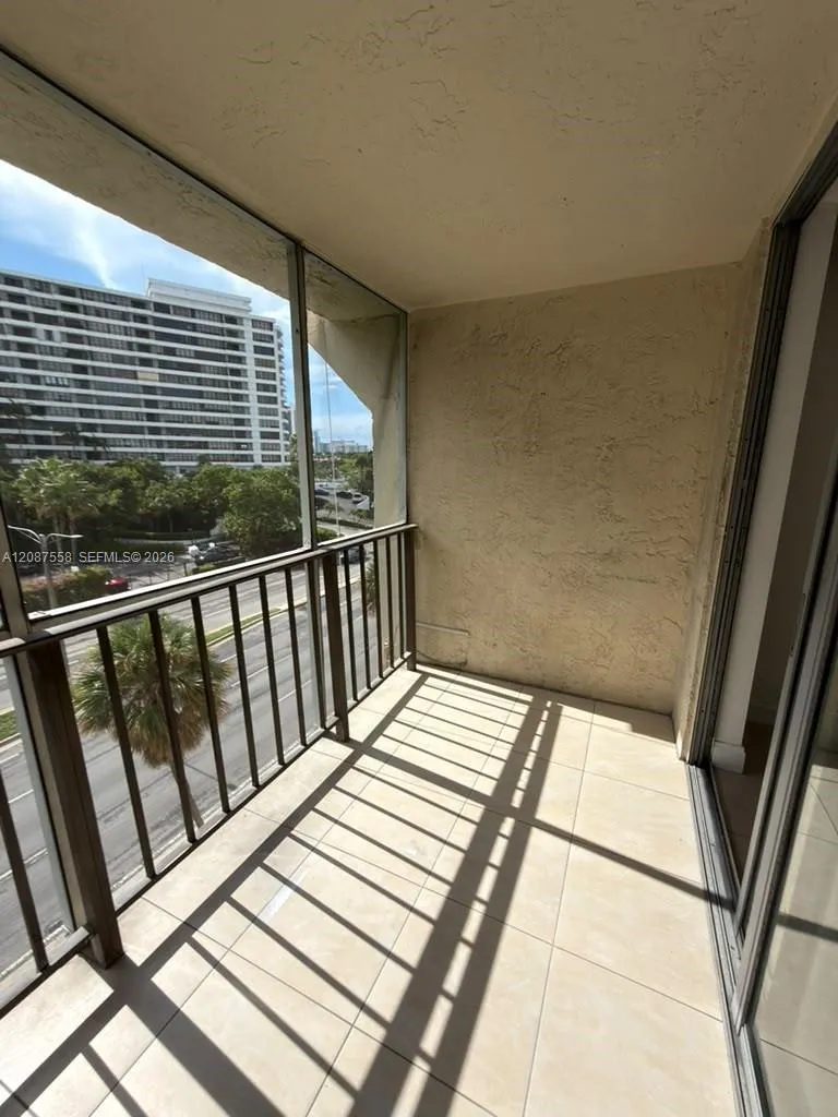 501 Three Islands Blvd #514 Hallandale Beach, FL 33009