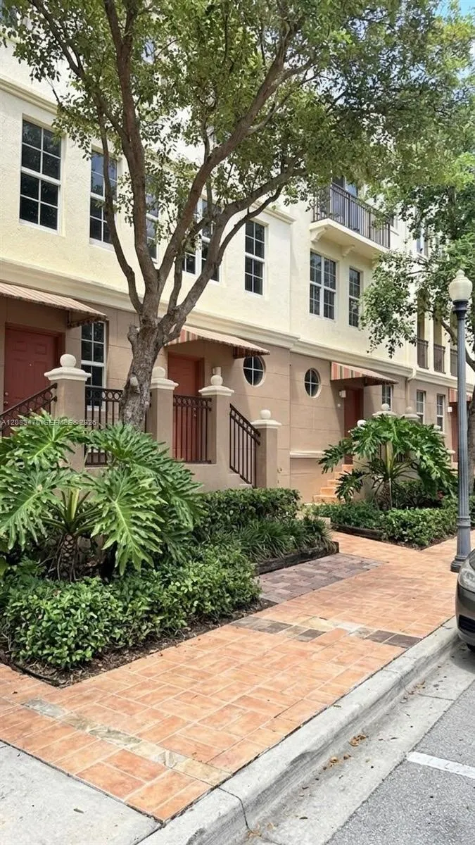 3232 SW 22nd Ter #113 Miami, FL 33145