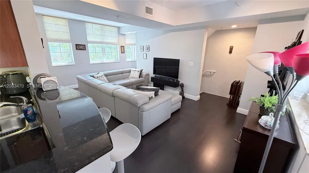3232 SW 22nd Ter #113 Miami, FL 33145
