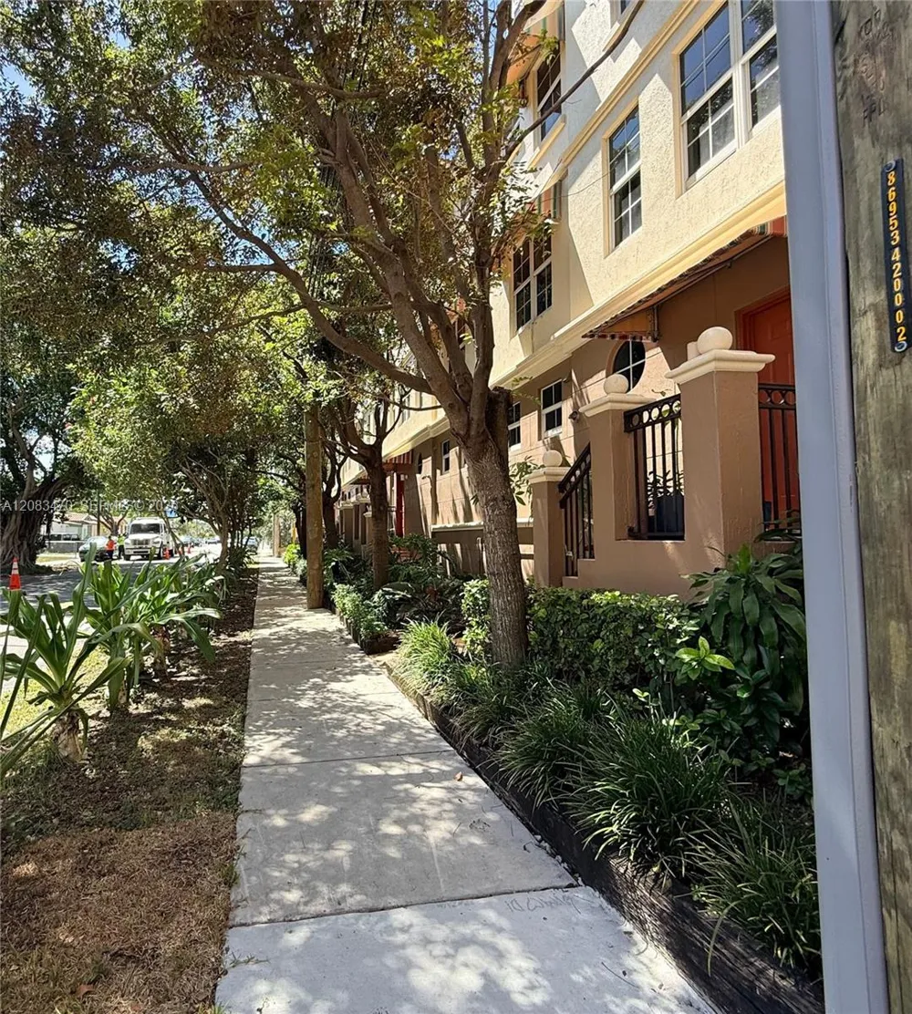 3232 SW 22nd Ter #113 Miami, FL 33145