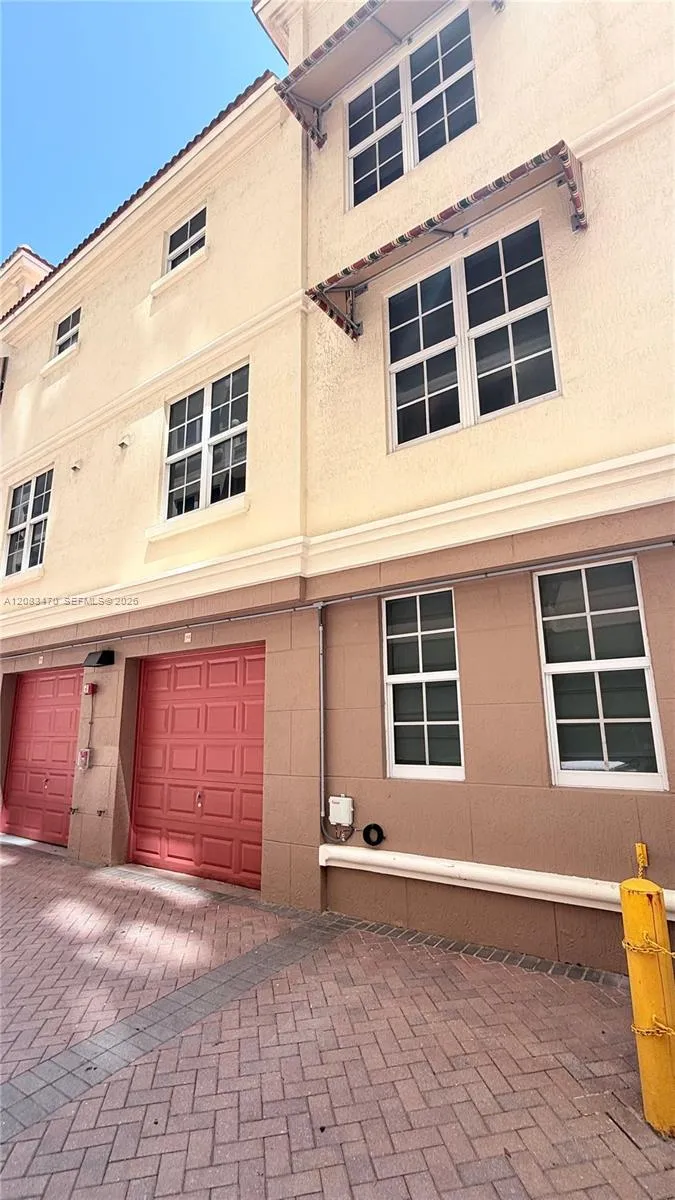 3232 SW 22nd Ter #113 Miami, FL 33145