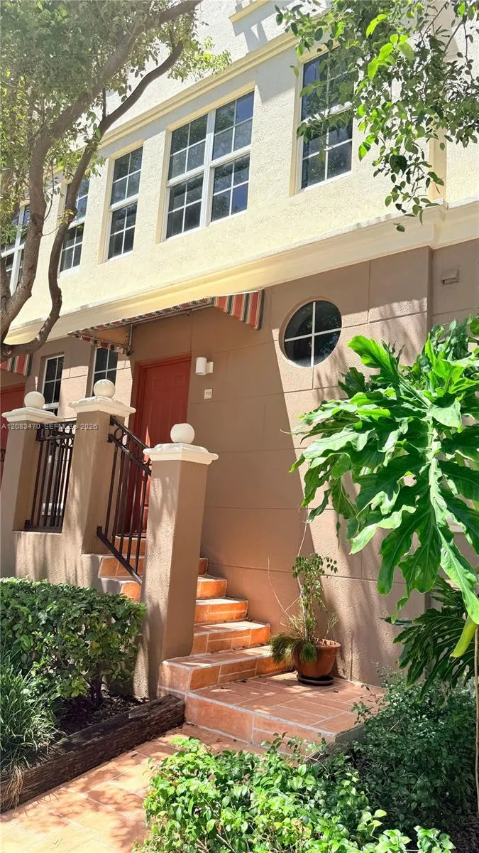 3232 SW 22nd Ter #113 Miami, FL 33145