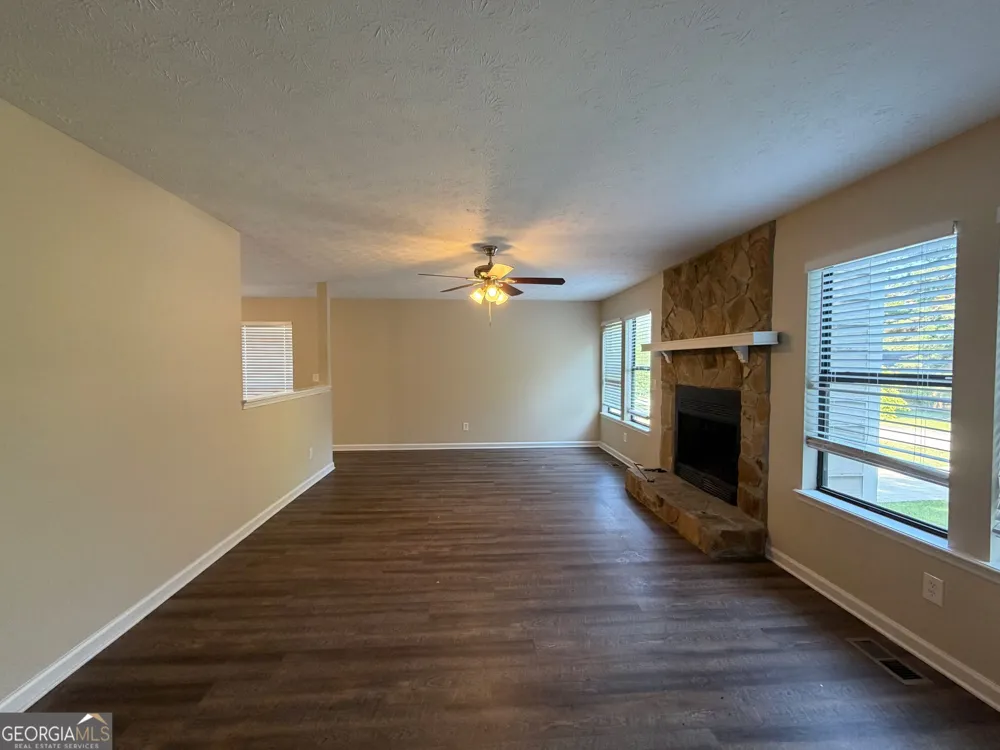 5236 Pine Way RD Powder Springs, GA 30127