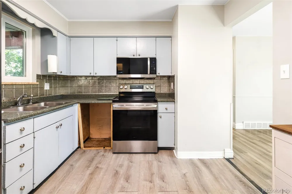 8441 Edison Drive Denver, CO 80229