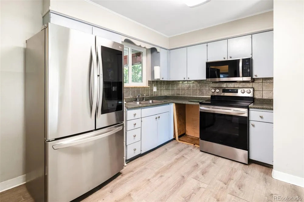 8441 Edison Drive Denver, CO 80229