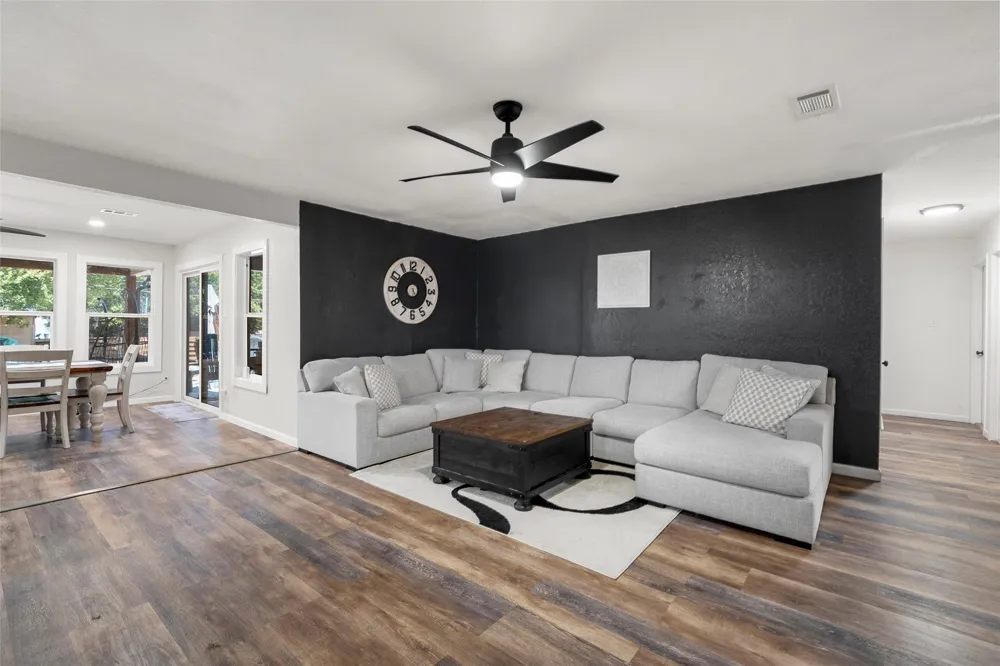 104 Russell Lane Hewitt, TX 76643