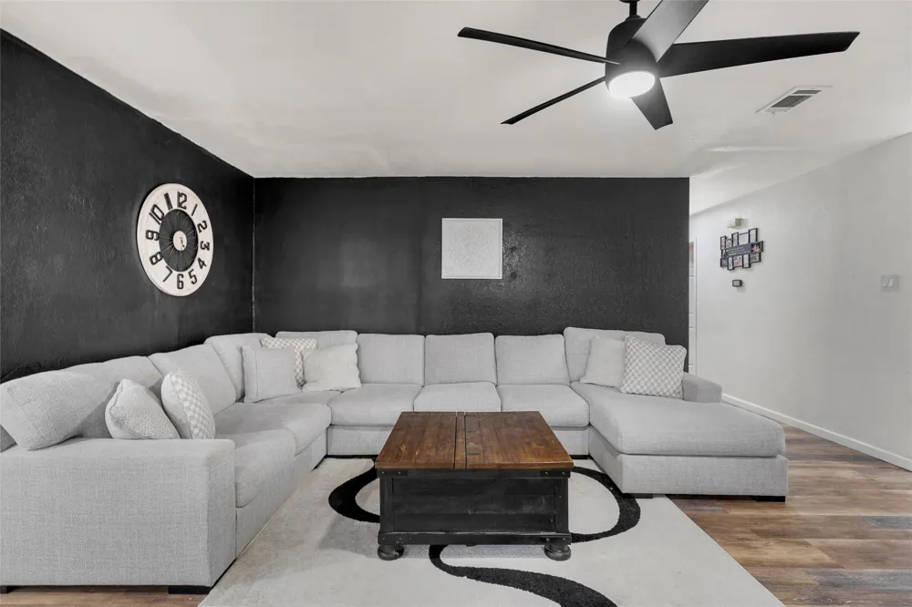 104 Russell Lane Hewitt, TX 76643