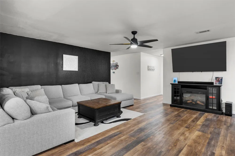 104 Russell Lane Hewitt, TX 76643
