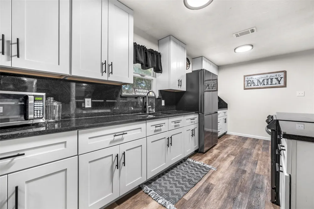 104 Russell Lane Hewitt, TX 76643