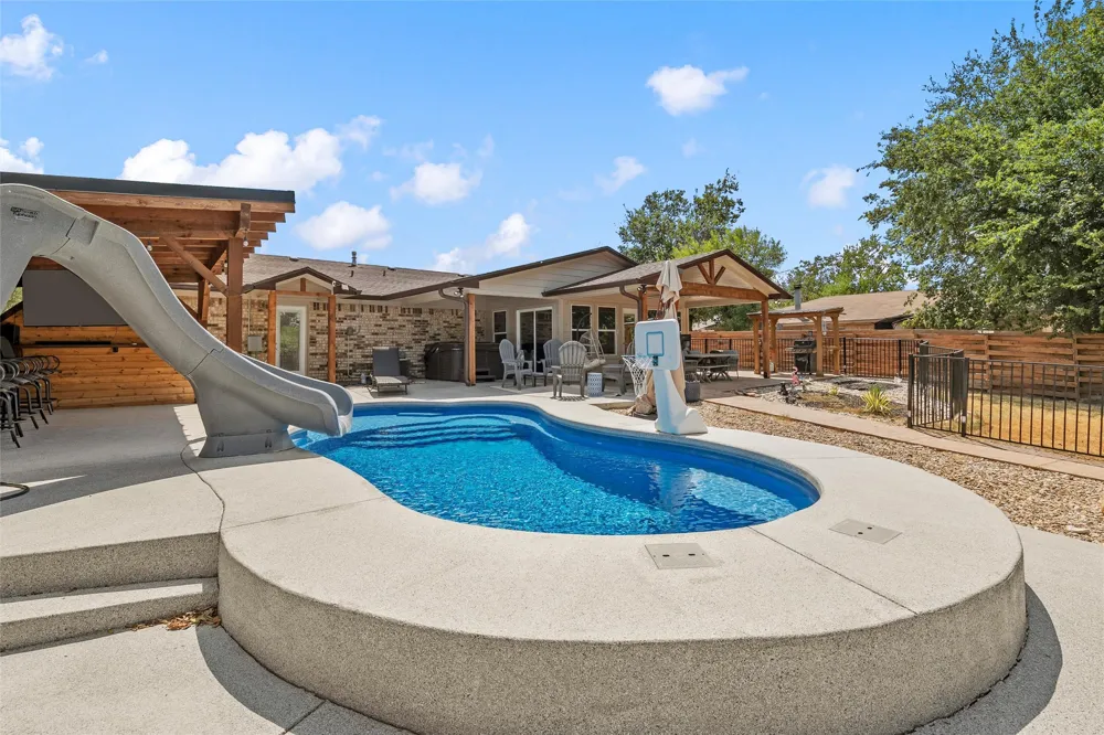 104 Russell Lane Hewitt, TX 76643