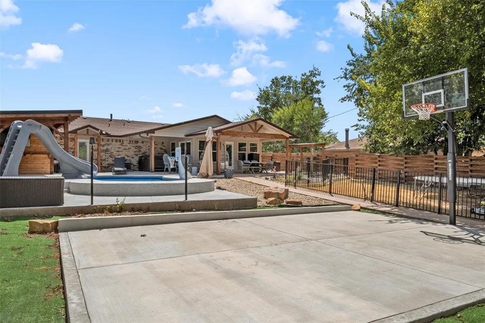 104 Russell Lane Hewitt, TX 76643