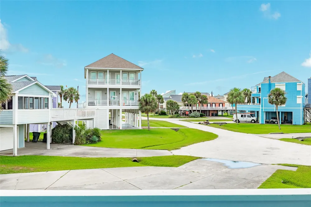 13633 San Domingo Drive Galveston, TX 77554