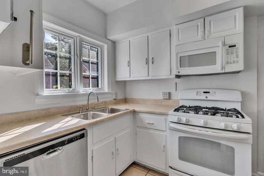 3316 VALLEY DRIVE Alexandria, VA 22302