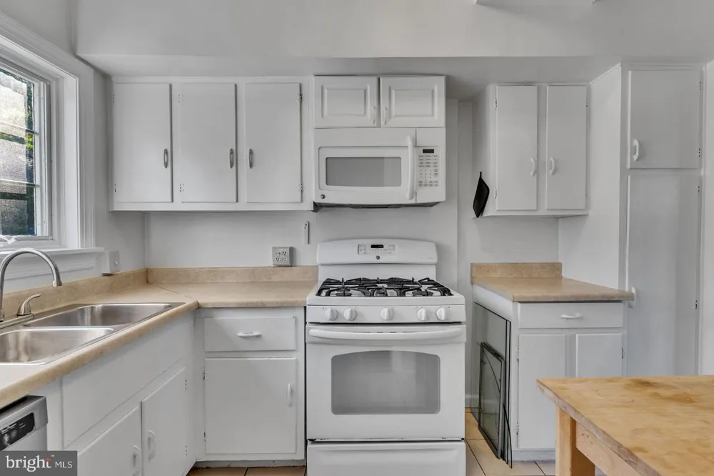 3316 VALLEY DRIVE Alexandria, VA 22302