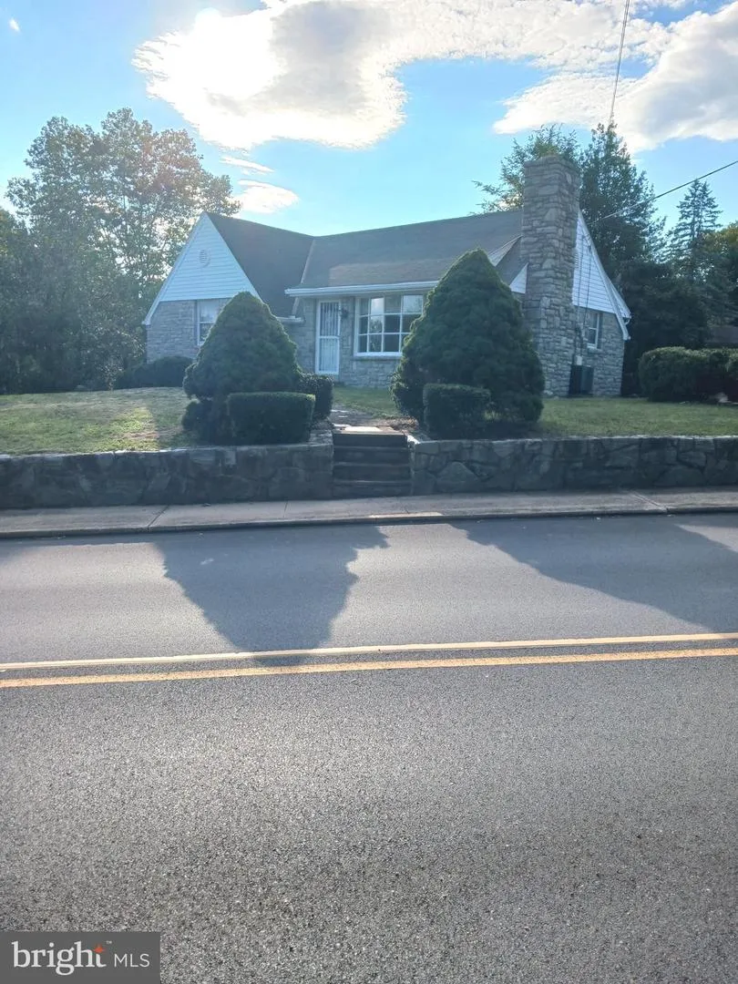 211 WOOD STREET Harrisburg, PA 17109