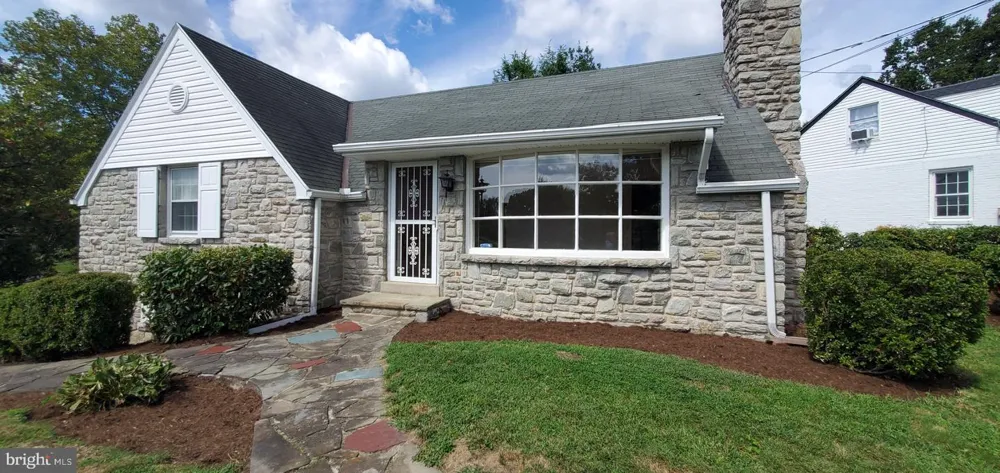 211 WOOD STREET Harrisburg, PA 17109