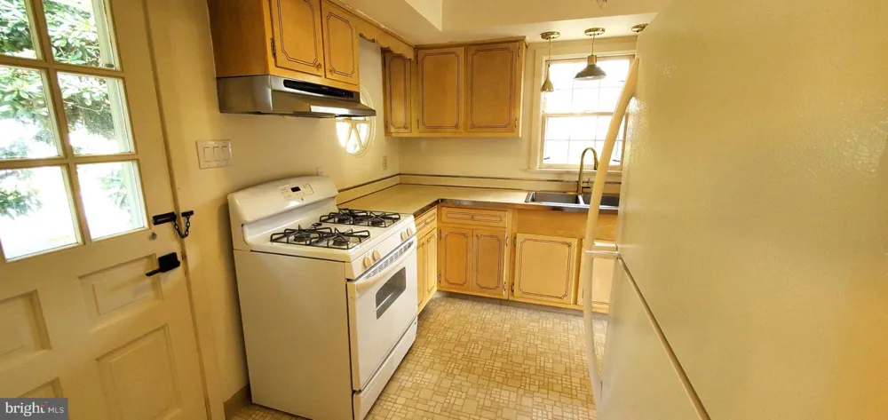 211 WOOD STREET Harrisburg, PA 17109