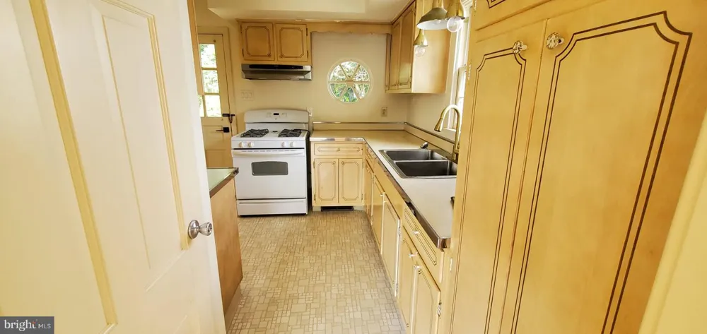 211 WOOD STREET Harrisburg, PA 17109