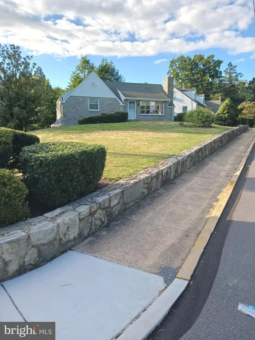 211 WOOD STREET Harrisburg, PA 17109