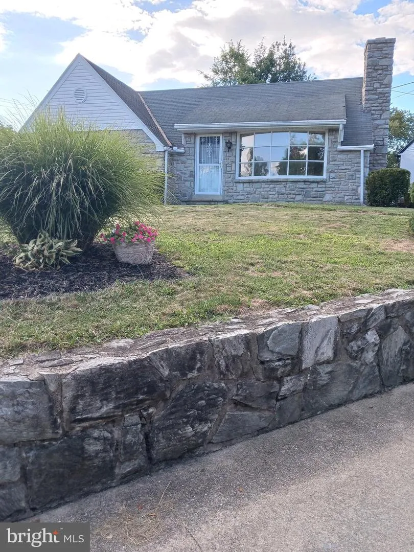211 WOOD STREET Harrisburg, PA 17109