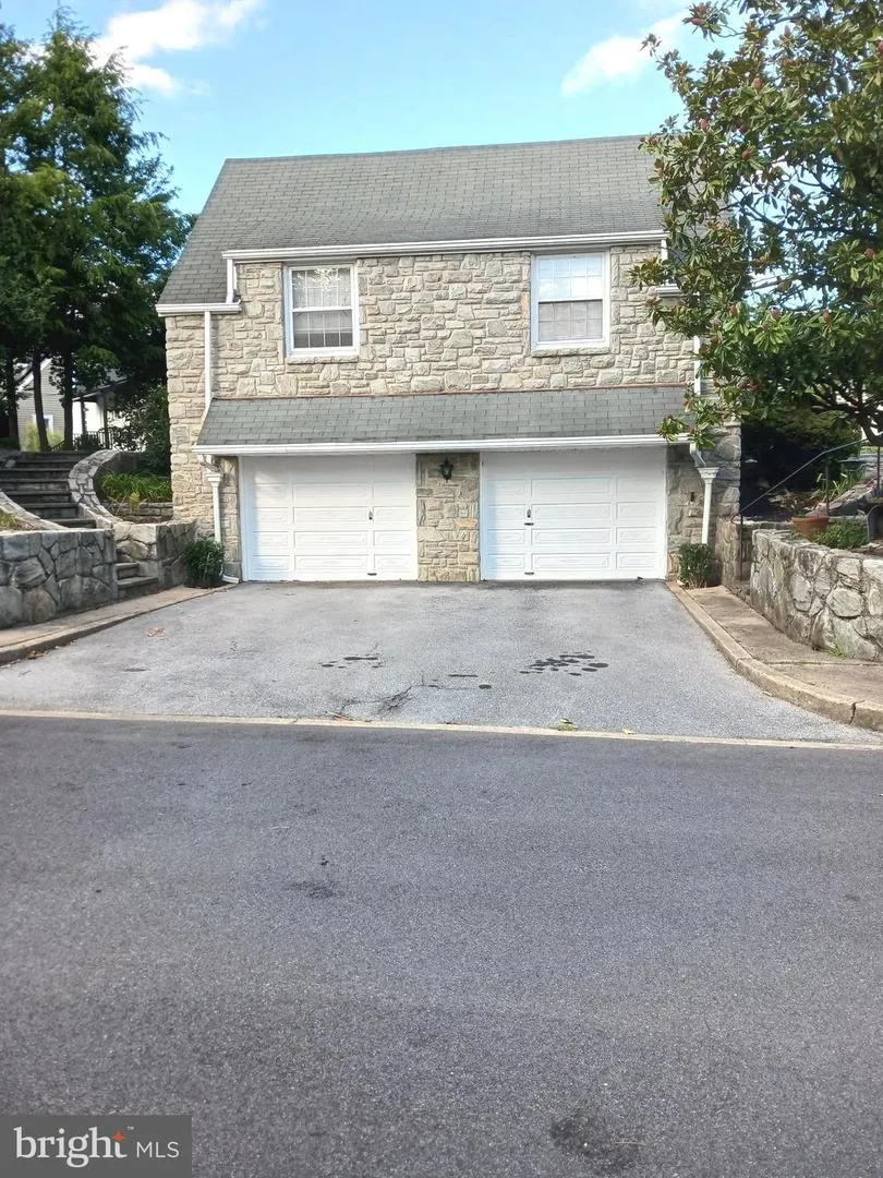 211 WOOD STREET Harrisburg, PA 17109