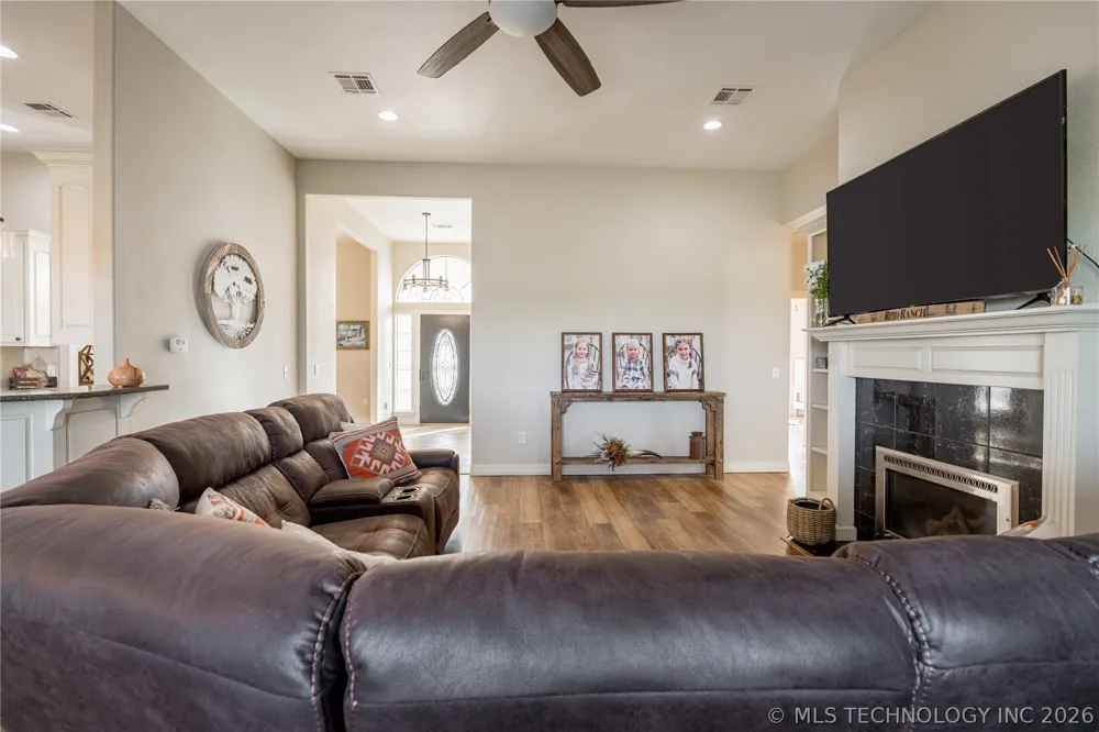 1683 Robinson Road Bokchito, OK 74726