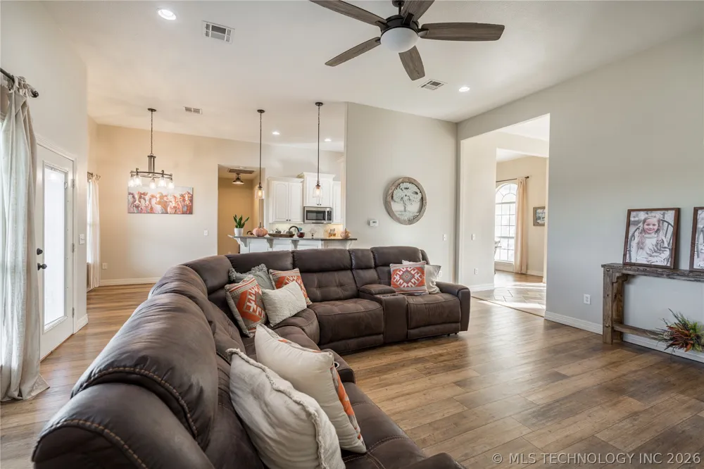 1683 Robinson Road Bokchito, OK 74726