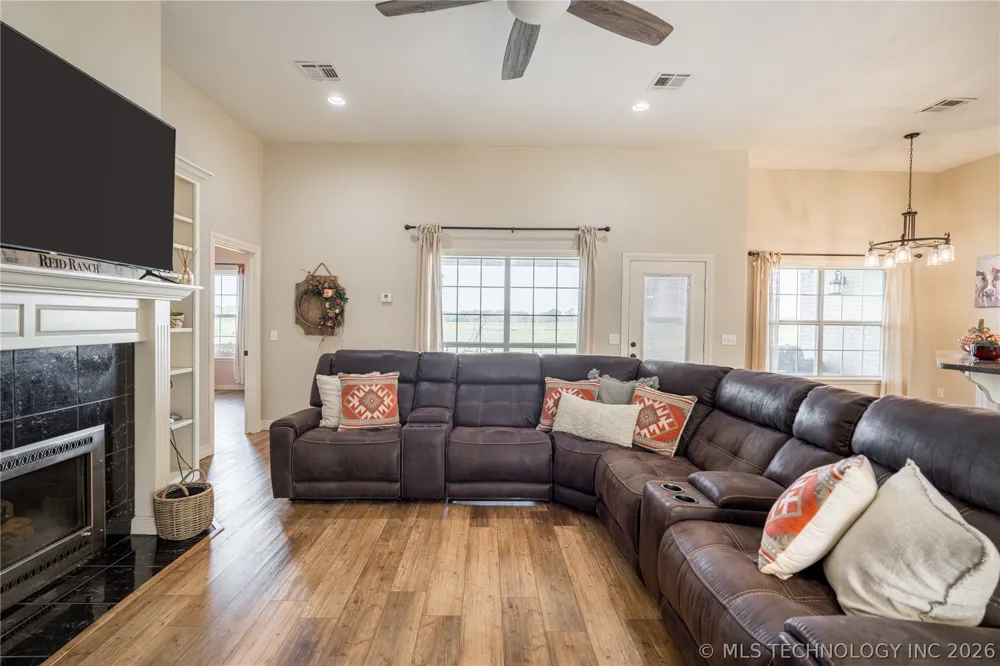 1683 Robinson Road Bokchito, OK 74726