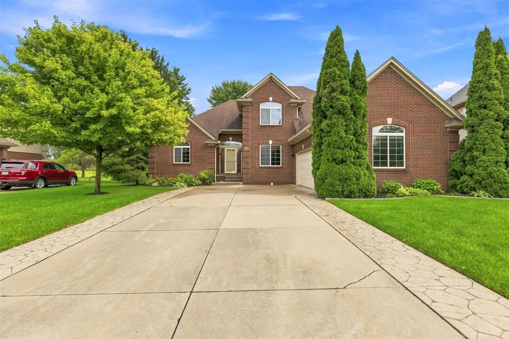 28754 Coleridge Street Harrison Charter Township, MI 48045
