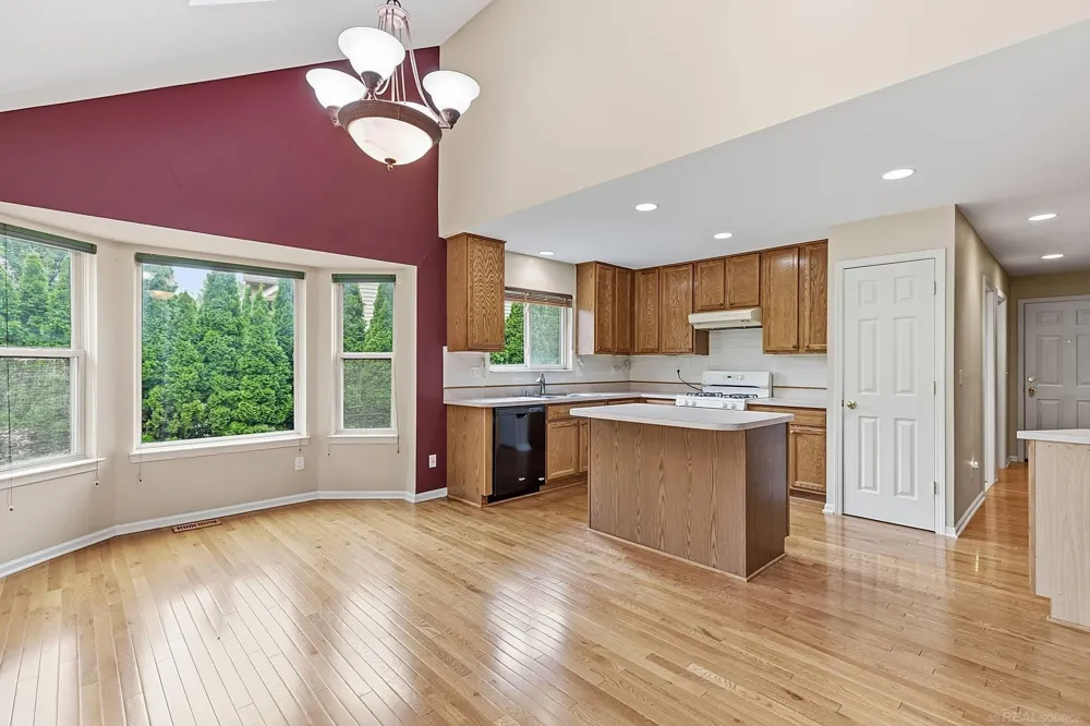 28754 Coleridge Street Harrison Charter Township, MI 48045