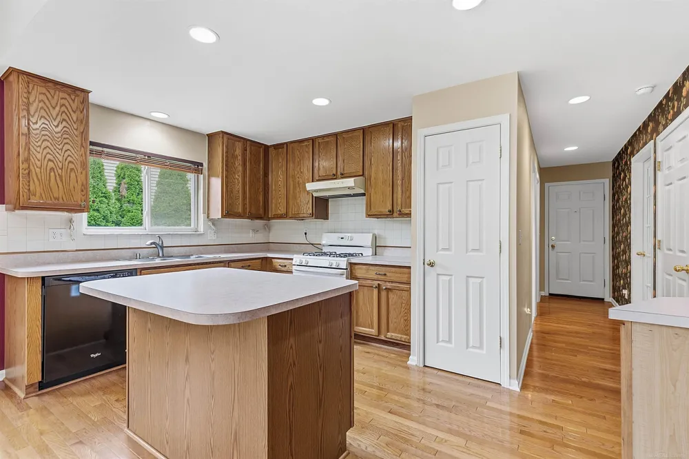 28754 Coleridge Street Harrison Charter Township, MI 48045