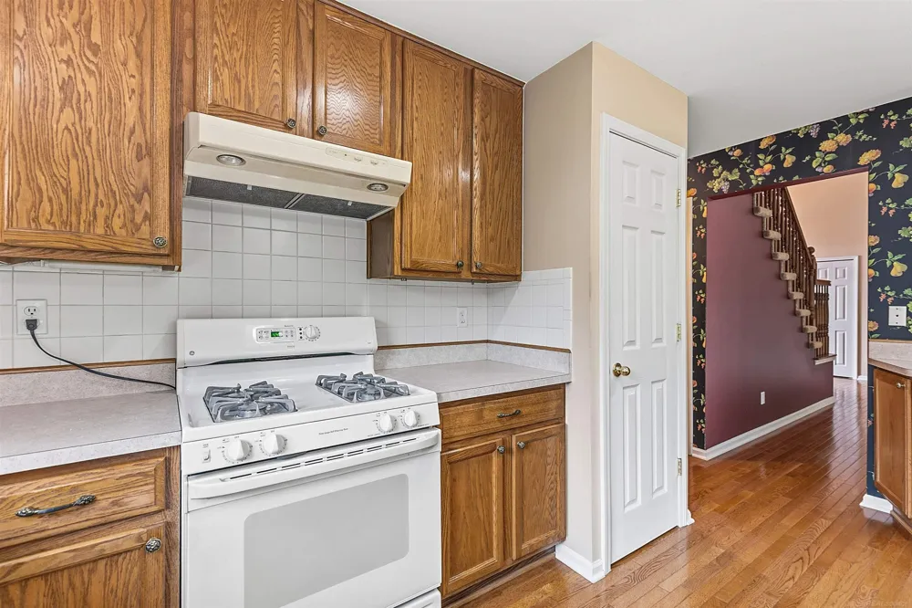 28754 Coleridge Street Harrison Charter Township, MI 48045