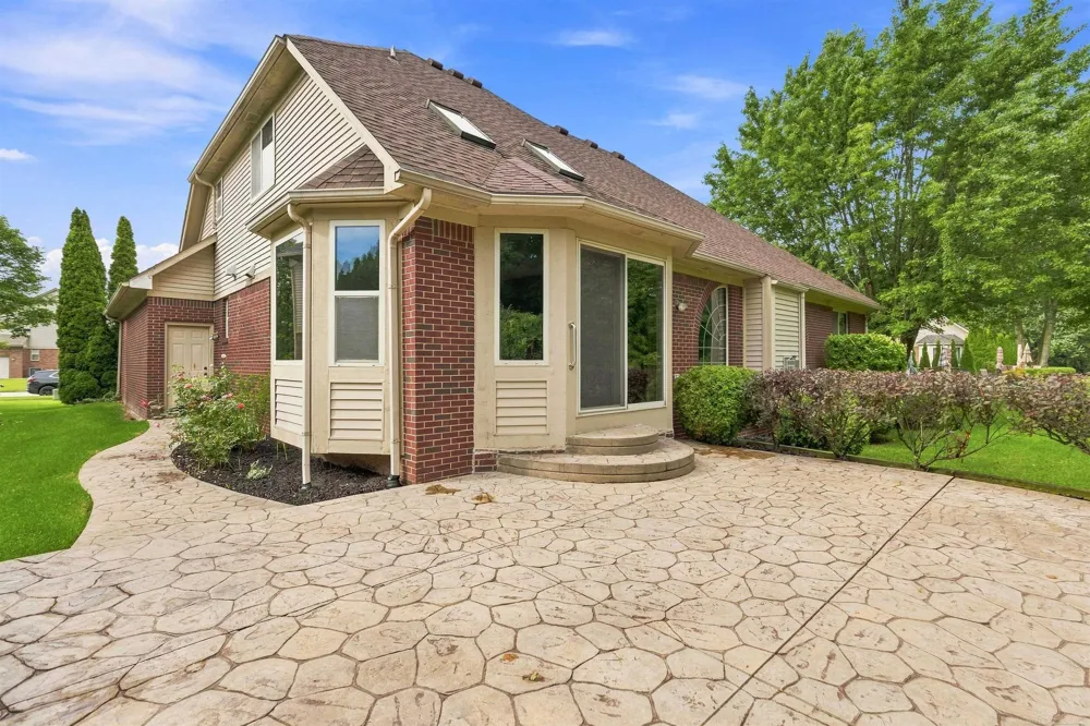 28754 Coleridge Street Harrison Charter Township, MI 48045