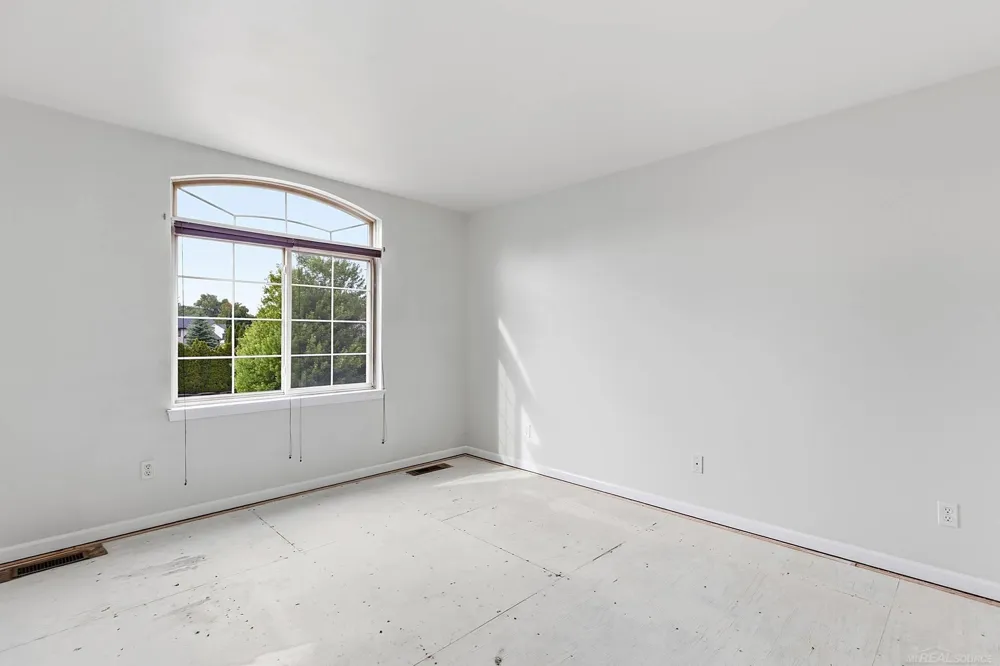 28754 Coleridge Street Harrison Charter Township, MI 48045