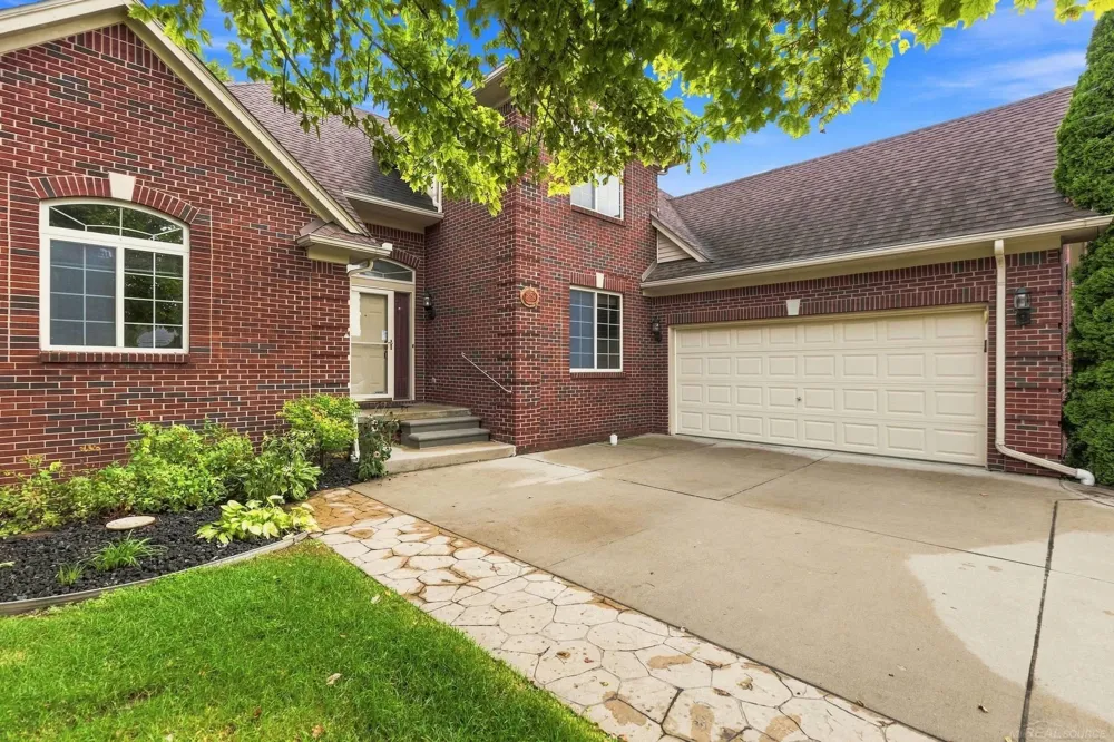 28754 Coleridge Street Harrison Charter Township, MI 48045