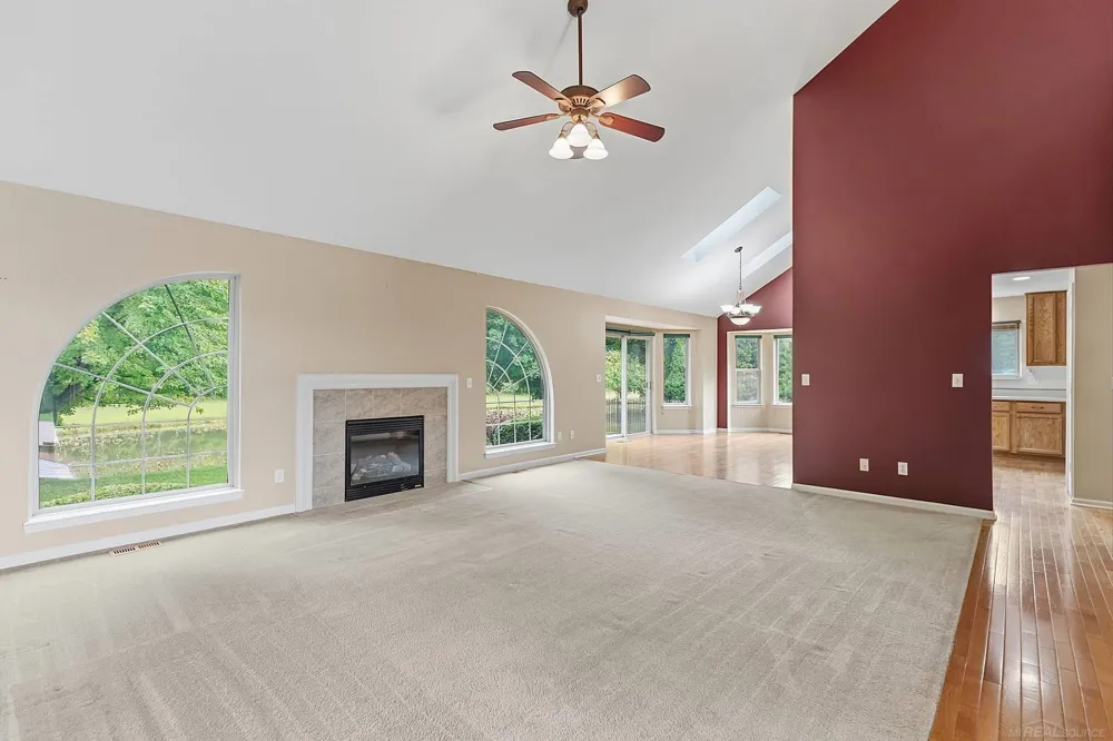 28754 Coleridge Street Harrison Charter Township, MI 48045