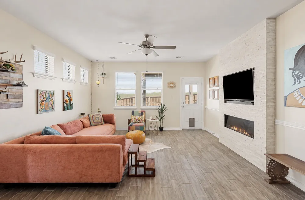 862 Pepperbark Loop Buda, TX 78610