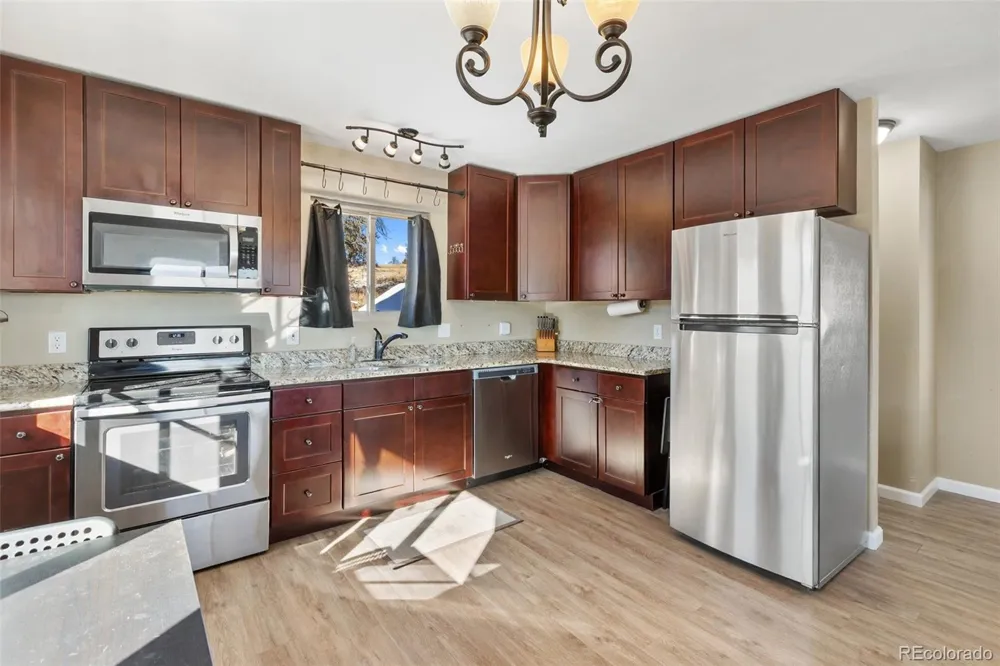 11 Valley Circle Guffey, CO 80820