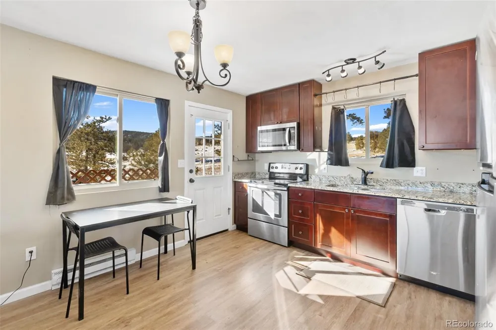 11 Valley Circle Guffey, CO 80820