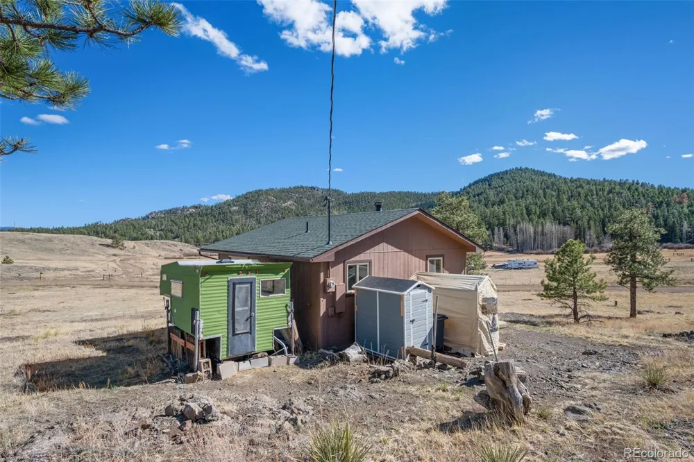 11 Valley Circle Guffey, CO 80820