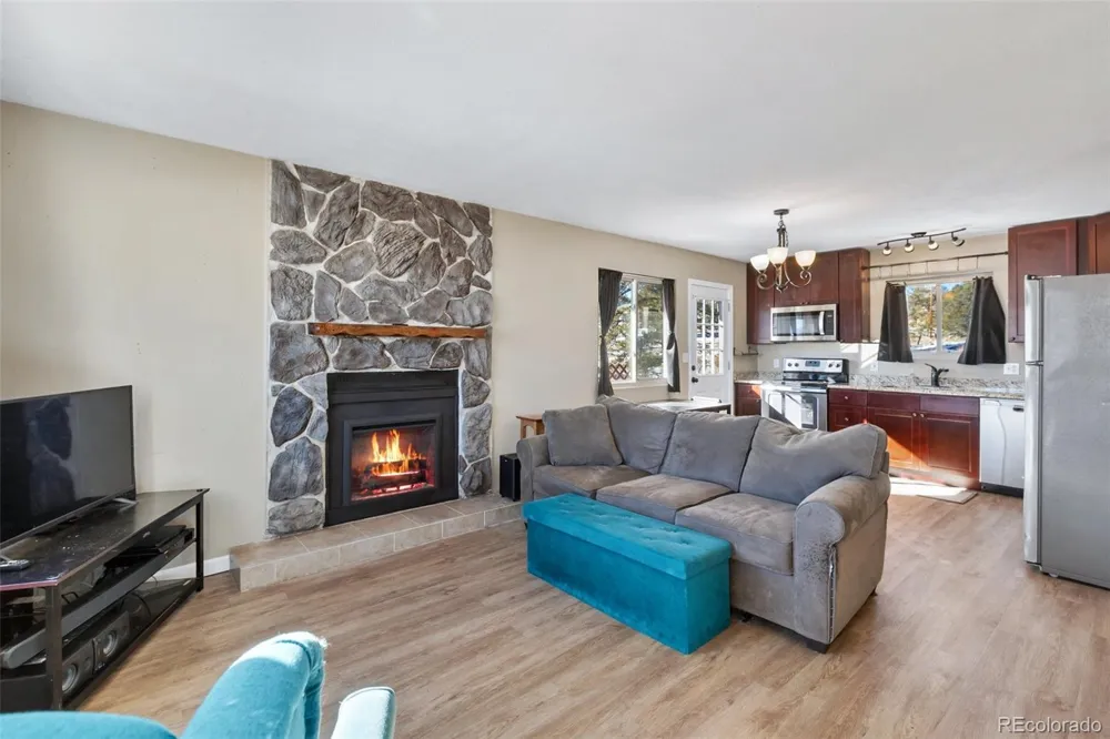 11 Valley Circle Guffey, CO 80820