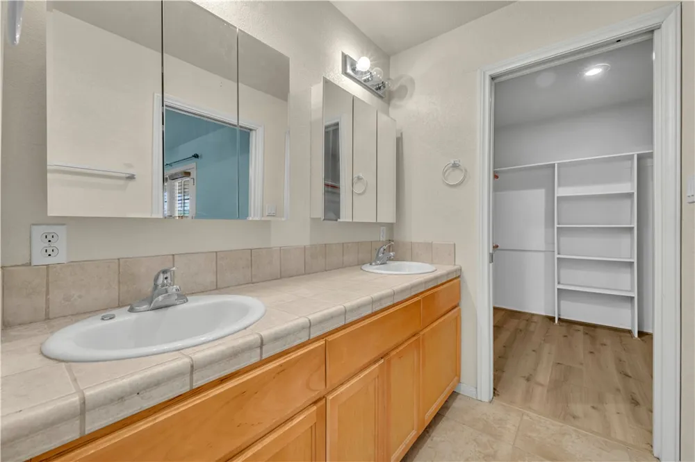 21648 95th California City, CA 93505